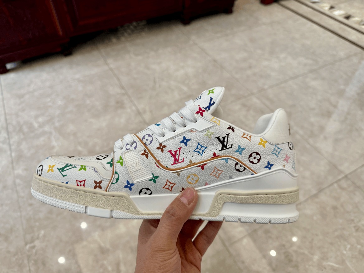 루이비통 x 무라카미 타카시 LV 트레이너 스니커즈 멀티컬러 화이트 1AHEKG photo review