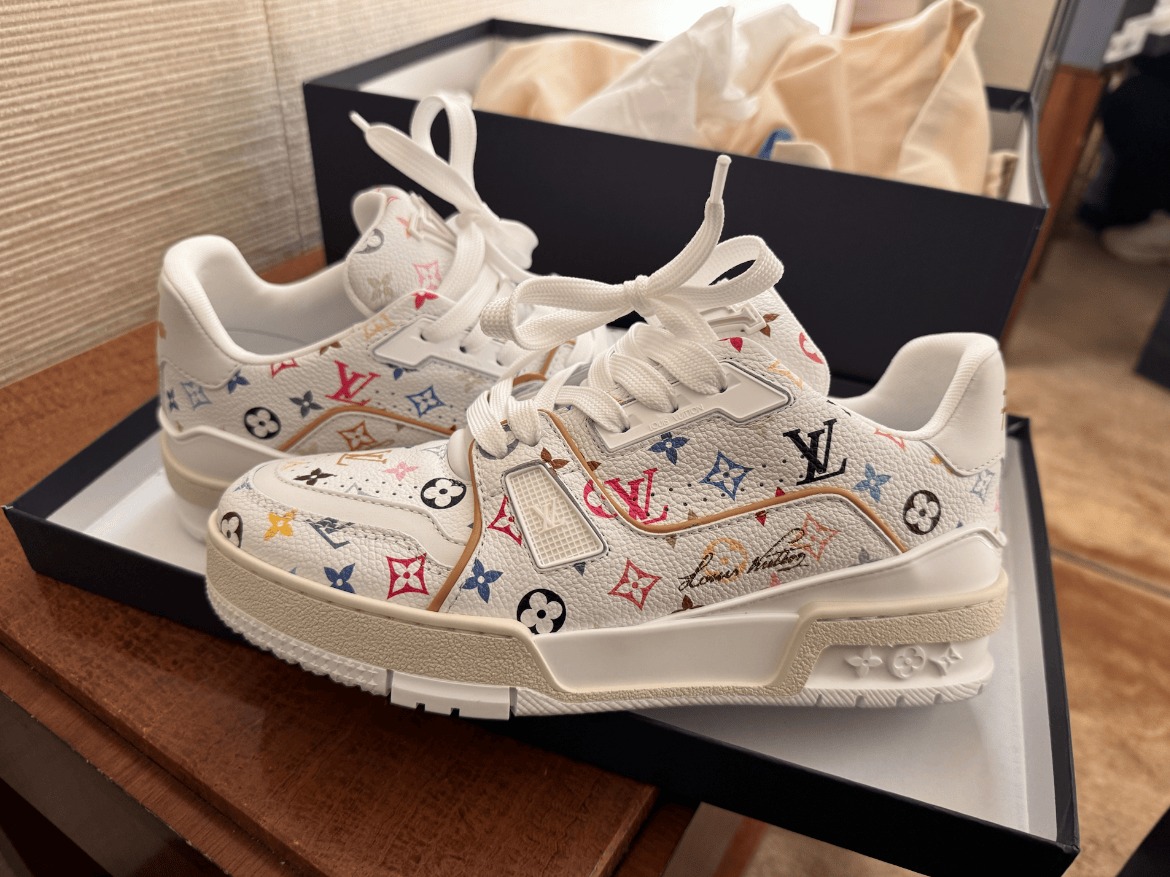 루이비통 x 무라카미 타카시 LV 트레이너 스니커즈 멀티컬러 화이트 1AHEKG photo review